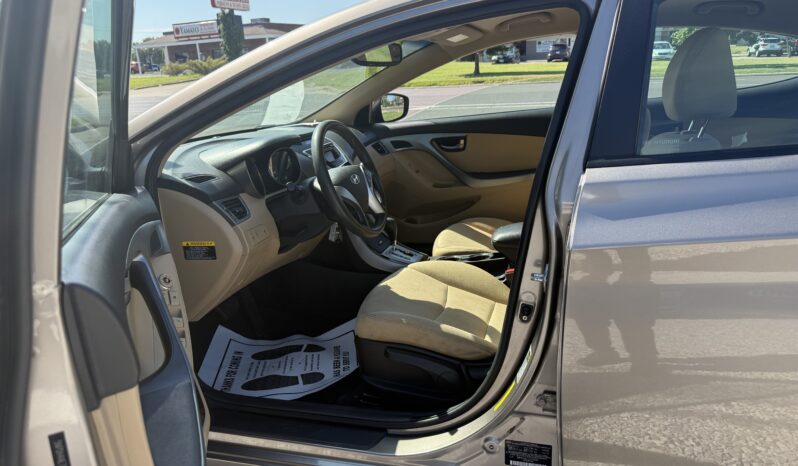 
								Hyundai Elantra GLS 2012 full									