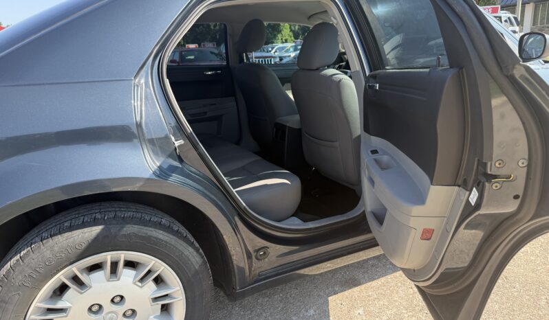 
								Chrysler 300 2007 full									