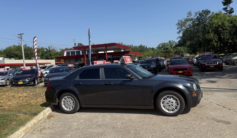 
								Chrysler 300 2007 full									